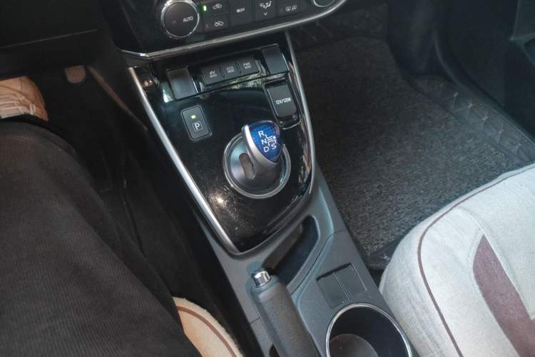 Used Toyota Corolla 2016 Dual-Engine 1.8L E-CVT Elite Edition Gear Lever