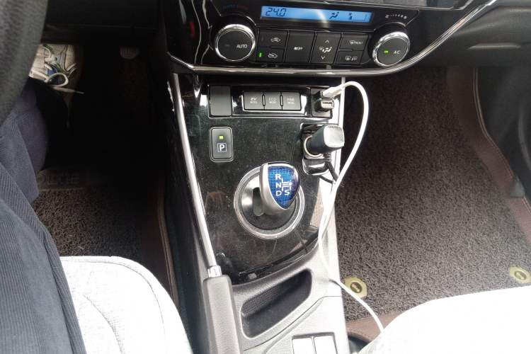 Used Toyota Corolla 2016 Dual-Engine 1.8L E-CVT Pioneer Edition Gear Lever