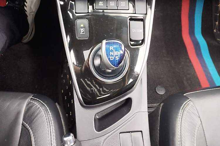Used Toyota Corolla 2016 Dual-Engine 1.8L E-CVT Elite Edition Gear Lever