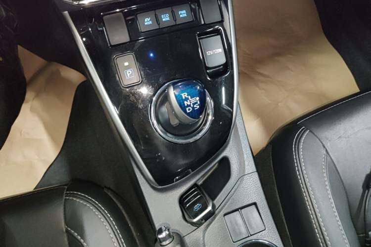 Used Toyota Corolla 2016 Dual-Engine 1.8L E-CVT Elite Edition Gear Lever