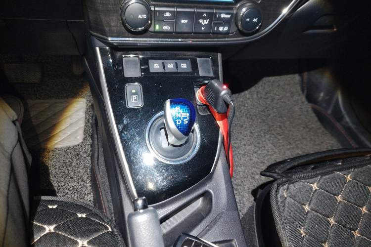 Used Toyota Corolla 2016 Dual-Engine 1.8L E-CVT Elite Edition Gear Lever