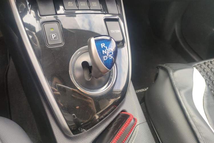 Used Toyota Corolla 2016 Dual-Engine 1.8L E-CVT Leading Edition Gear Lever
