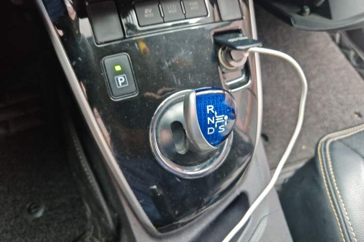 Used Toyota Corolla 2016 Dual-Engine 1.8L E-CVT Elite Edition Gear Lever