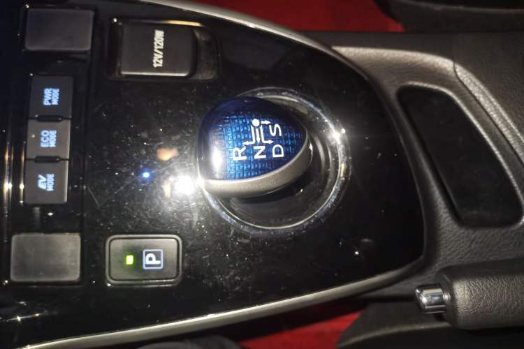 Used Toyota Corolla 2016 Dual-Engine 1.8L E-CVT Elite Edition Gear Lever