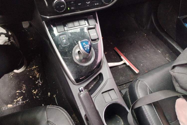 Used Toyota Corolla 2016 Dual-Engine 1.8L E-CVT Elite Edition Gear Lever