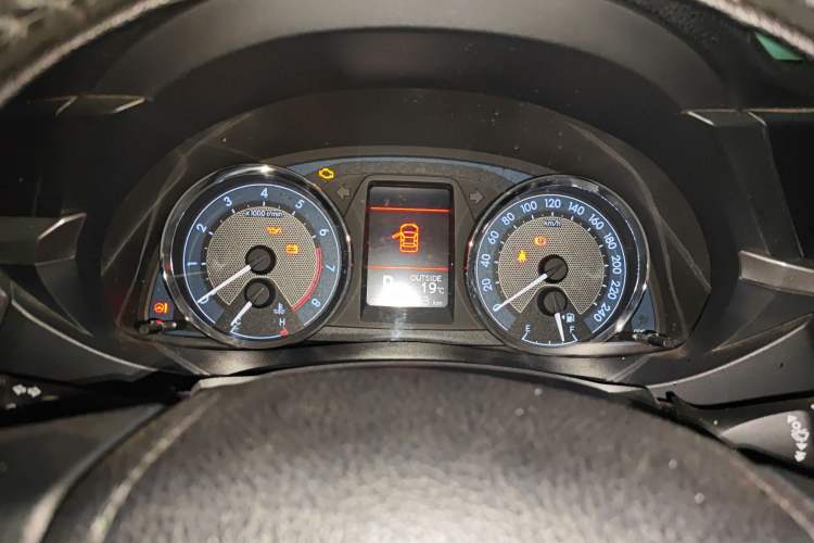 Used Toyota Corolla 2016 1.6L CVT GL-i Cool Edition Instrument Cluster