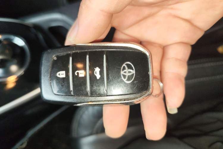 Used Toyota Corolla 2016 Dual-Engine 1.8L E-CVT Elite Edition Interior 1