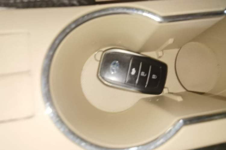 Used Toyota Corolla 2016 Dual-Engine 1.8L E-CVT Elite Edition Interior 1