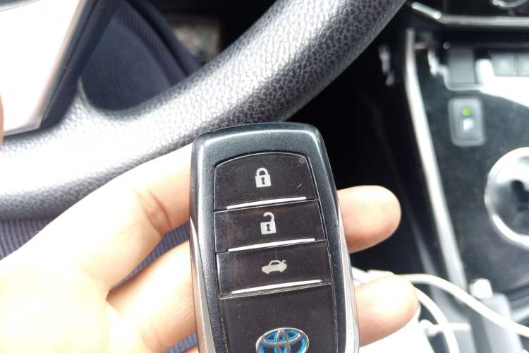 Used Toyota Corolla 2016 Dual-Engine 1.8L E-CVT Pioneer Edition Interior 1