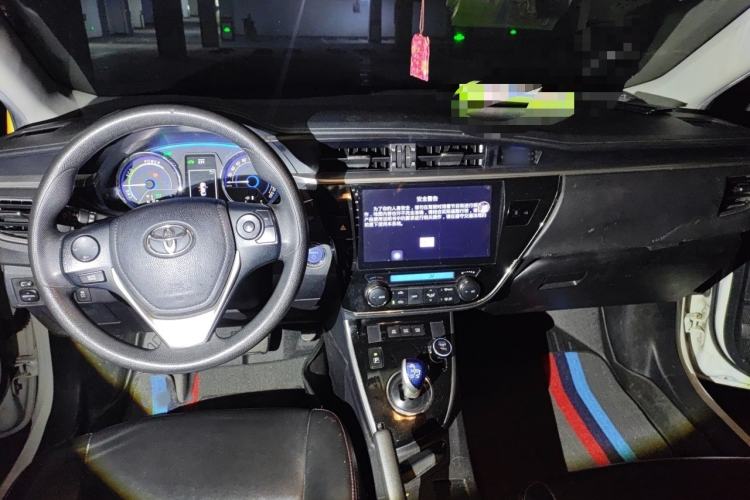 Used Toyota Corolla 2016 Dual-Engine 1.8L E-CVT Leading Edition Interior 2