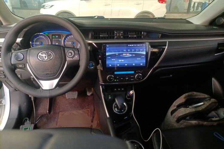 Used Toyota Corolla 2016 Dual-Engine 1.8L E-CVT Elite Edition Interior 2