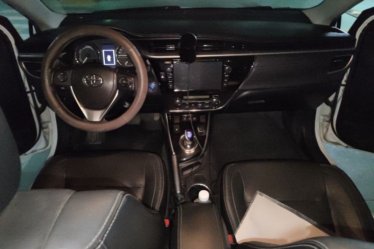 Used Toyota Corolla 2016 Dual-Engine 1.8L E-CVT Elite Edition Interior 2