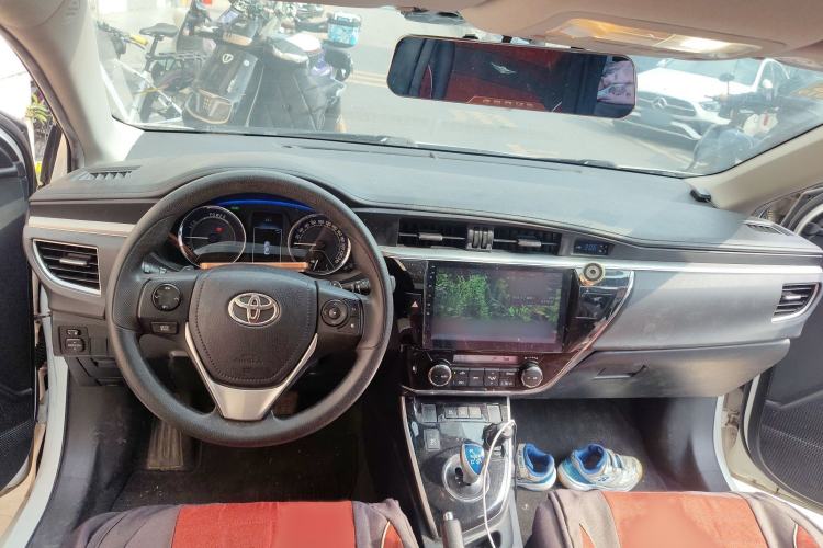 Used Toyota Corolla 2016 Dual-Engine 1.8L E-CVT Leading Edition Interior 2