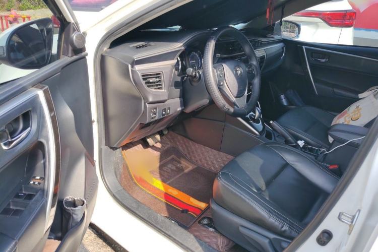 Used Toyota Corolla 2016 Dual-Engine 1.8L E-CVT Elite Edition Interior 3
