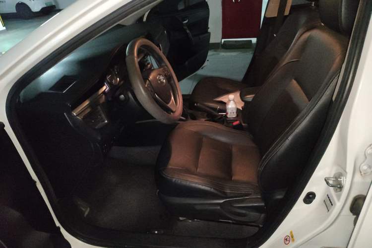 Used Toyota Corolla 2016 Dual-Engine 1.8L E-CVT Elite Edition Interior 3