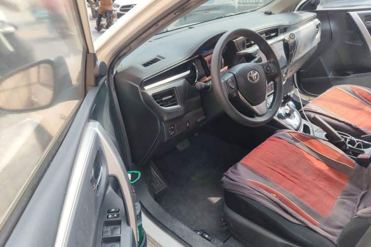 Used Toyota Corolla 2016 Dual-Engine 1.8L E-CVT Leading Edition Interior 3