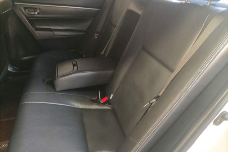 Used Toyota Corolla 2016 Dual-Engine 1.8L E-CVT Elite Edition Interior 4