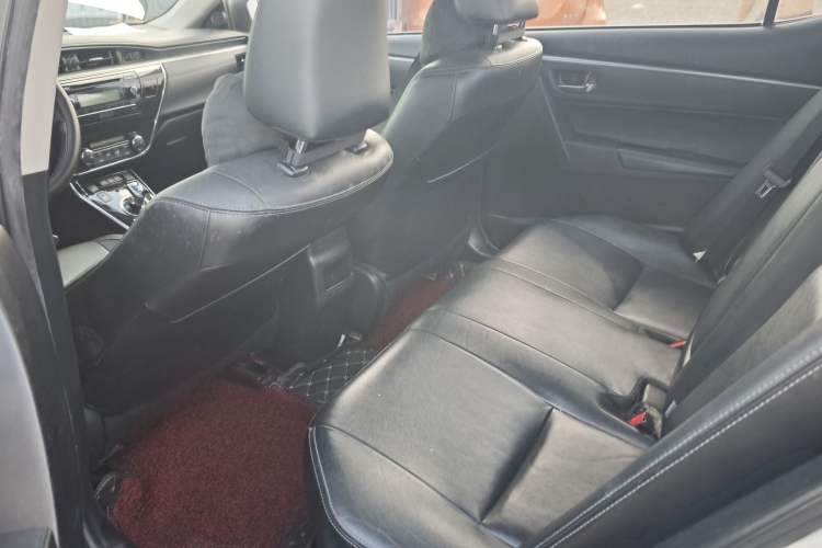 Used Toyota Corolla 2016 Dual-Engine 1.8L E-CVT Elite Edition Interior 4