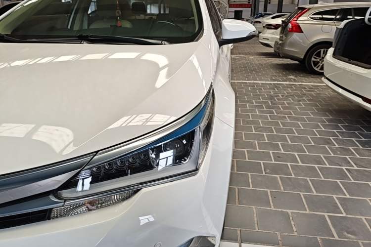 Used Toyota Corolla 2016 Dual-Engine 1.8L E-CVT Elite Edition Left Front Headlight