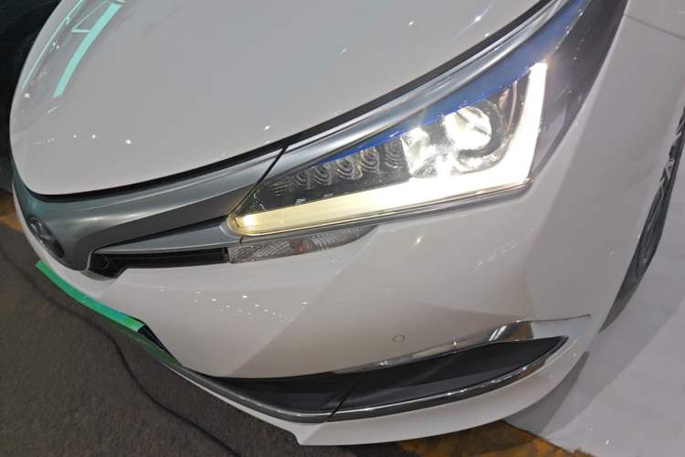 Used Toyota Corolla 2016 Dual-Engine 1.8L E-CVT Elite Edition Left Front Headlight