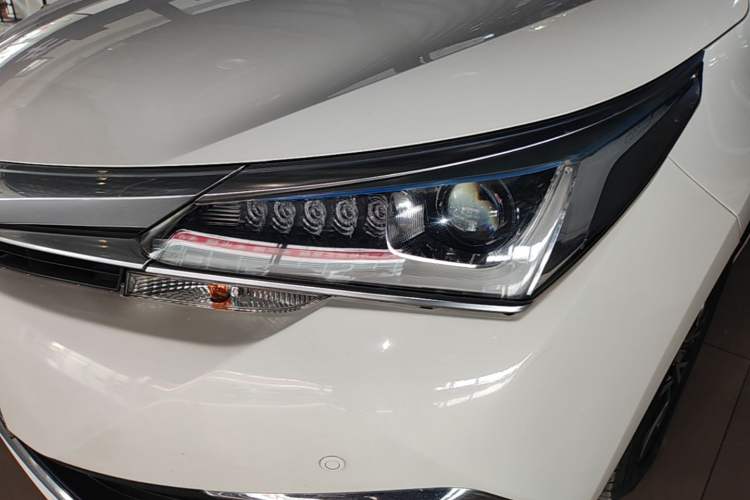 Used Toyota Corolla 2016 Dual-Engine 1.8L E-CVT Elite Edition Left Front Headlight