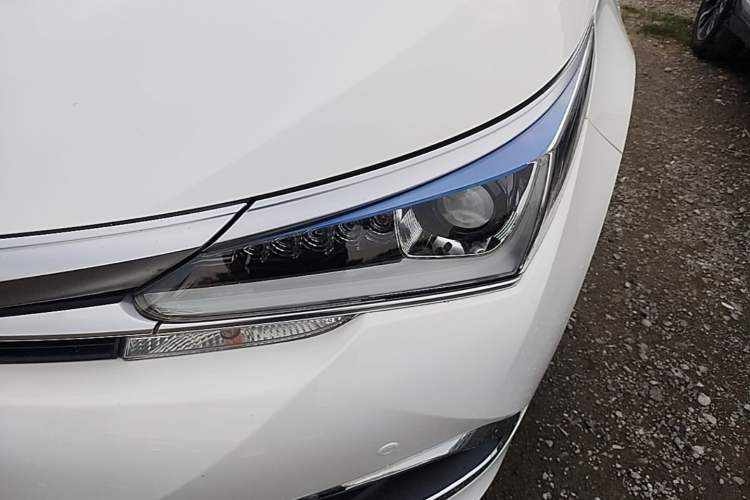 Used Toyota Corolla 2016 Dual-Engine 1.8L E-CVT Elite Edition Left Front Headlight