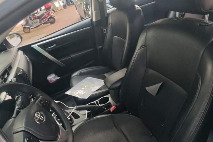 Used Toyota Corolla 2016 Dual-Engine 1.8L E-CVT Pioneer Edition Left Front Seat