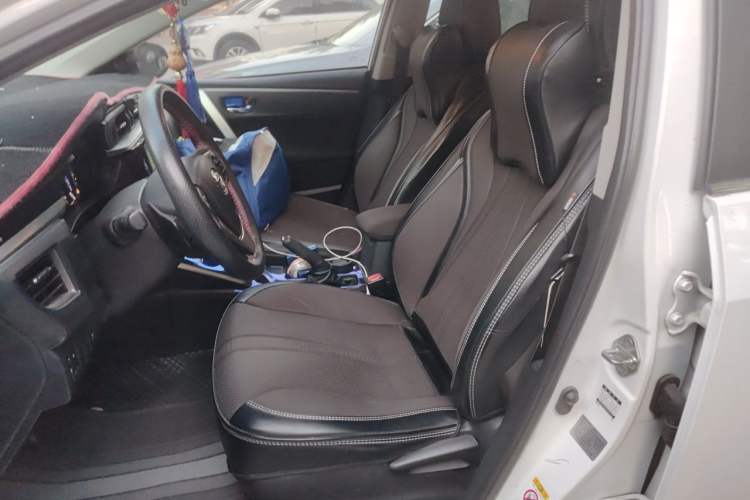 Used Toyota Corolla 2016 Dual-Engine 1.8L E-CVT Pioneer Edition Left Front Seat