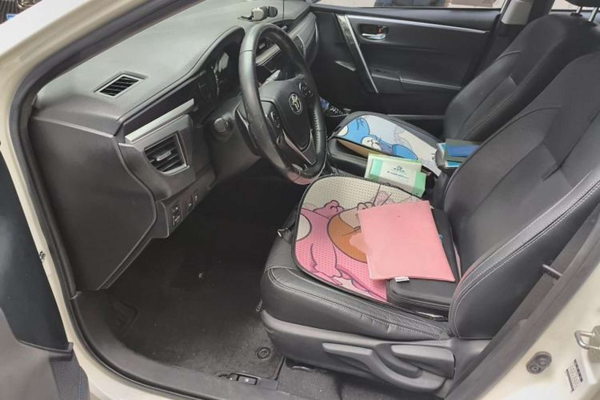 Used Toyota Corolla 2016 Dual-Engine 1.8L E-CVT Elite Edition Left Front Seat