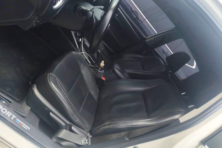 Used Toyota Corolla 2016 Dual-Engine 1.8L E-CVT Elite Edition Left Front Seat