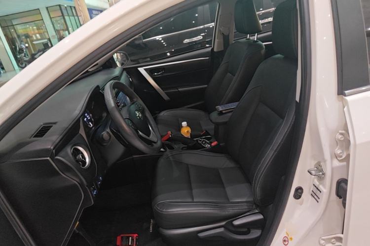 Used Toyota Corolla 2016 Dual-Engine 1.8L E-CVT Elite Edition Left Front Seat