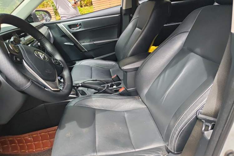 Used Toyota Corolla 2016 Dual-Engine 1.8L E-CVT Elite Edition Left Front Seat