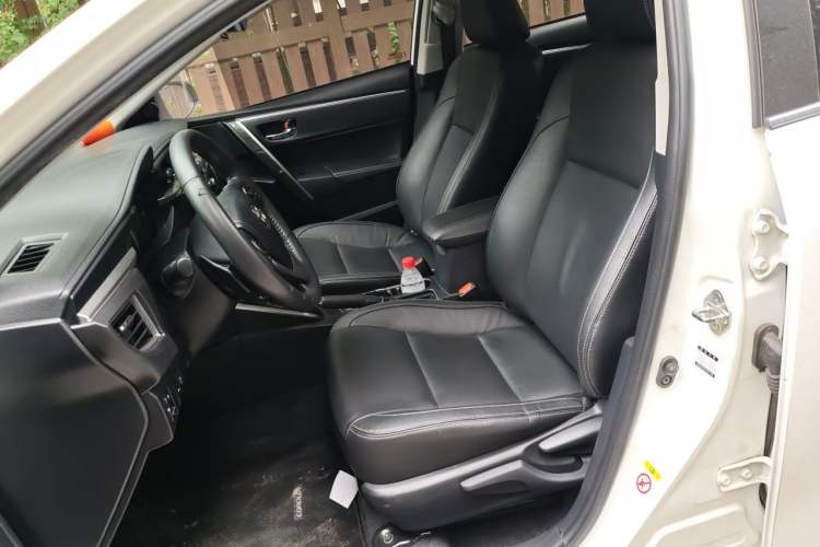 Used Toyota Corolla 2016 Dual-Engine 1.8L E-CVT Elite Edition Left Front Seat