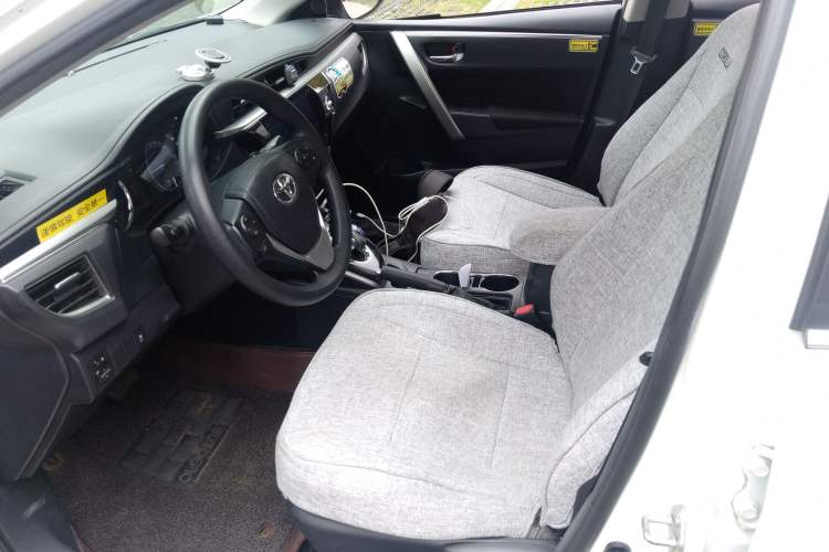Used Toyota Corolla 2016 Dual-Engine 1.8L E-CVT Pioneer Edition Left Front Seat