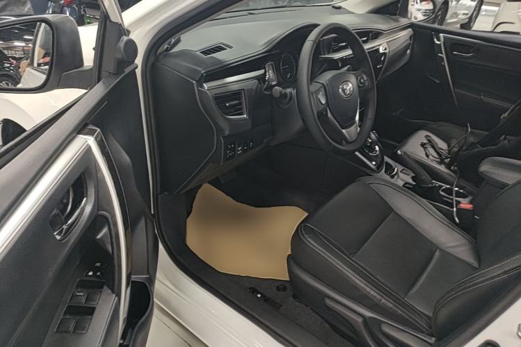Used Toyota Corolla 2016 Dual-Engine 1.8L E-CVT Elite Edition Left Front Seat