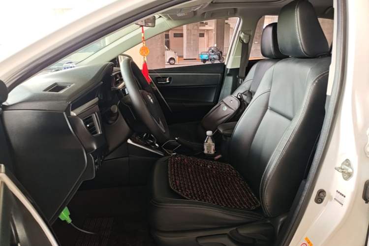Used Toyota Corolla 2016 Dual-Engine 1.8L E-CVT Elite Edition Left Front Seat