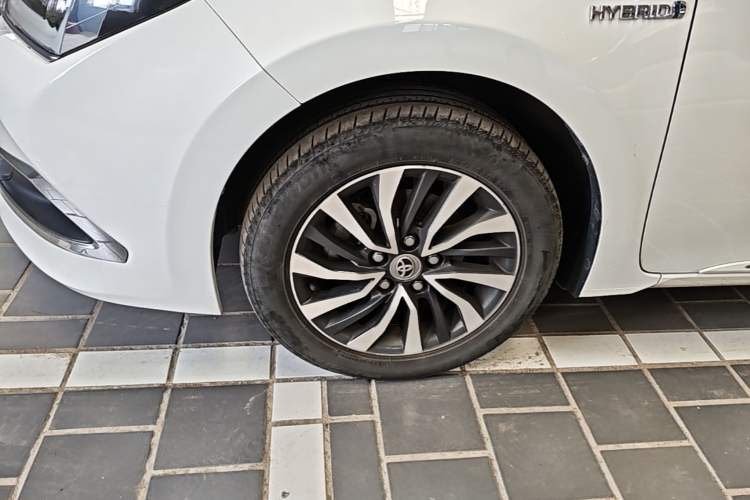 Used Toyota Corolla 2016 Dual-Engine 1.8L E-CVT Elite Edition Left Front Wheel Hub