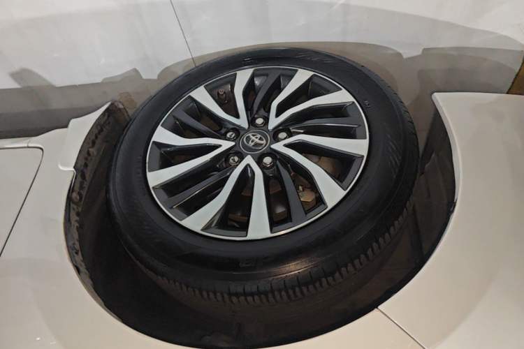 Used Toyota Corolla 2016 Dual-Engine 1.8L E-CVT Elite Edition Left Front Wheel Hub