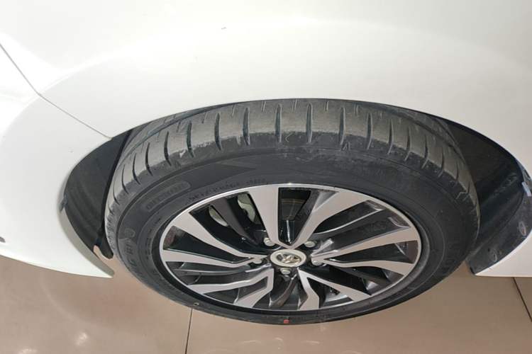 Used Toyota Corolla 2016 Dual-Engine 1.8L E-CVT Elite Edition Left Front Wheel Hub