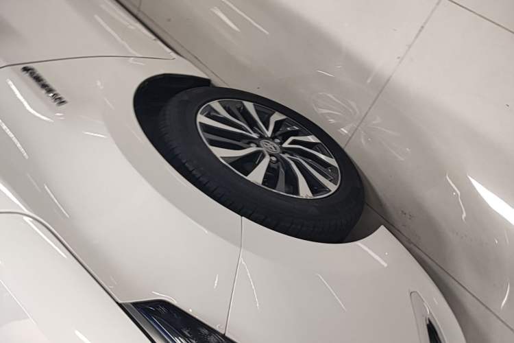 Used Toyota Corolla 2016 Dual-Engine 1.8L E-CVT Elite Edition Left Front Wheel Hub