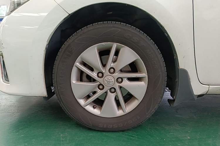Used Toyota Corolla 2016 1.6L CVT GL-i Cool Edition Left Front Wheel Hub