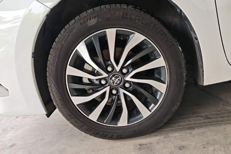 Used Toyota Corolla 2016 Dual-Engine 1.8L E-CVT Elite Edition Left Front Wheel Hub