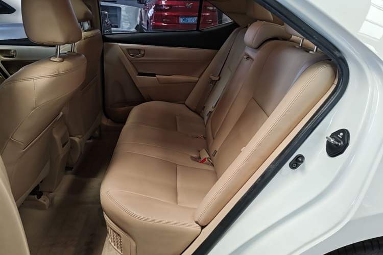 Used Toyota Corolla 2016 Dual-Engine 1.8L E-CVT Elite Edition Left Rear Seat