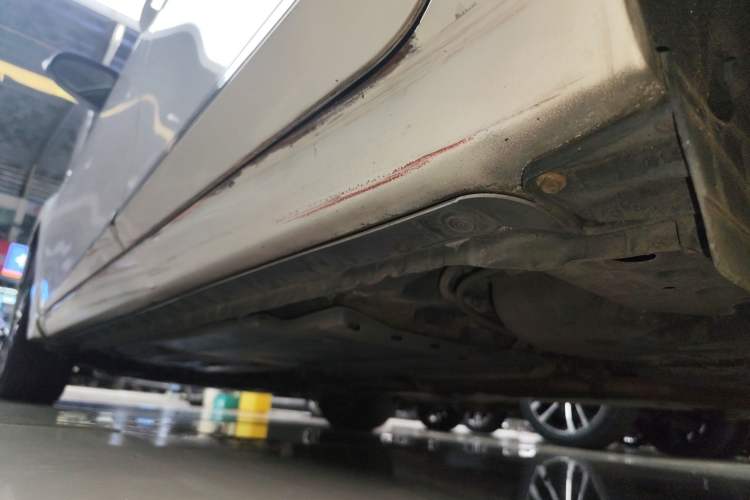 Used Toyota Corolla 2016 Dual-Engine 1.8L E-CVT Elite Edition Left Side Sill
