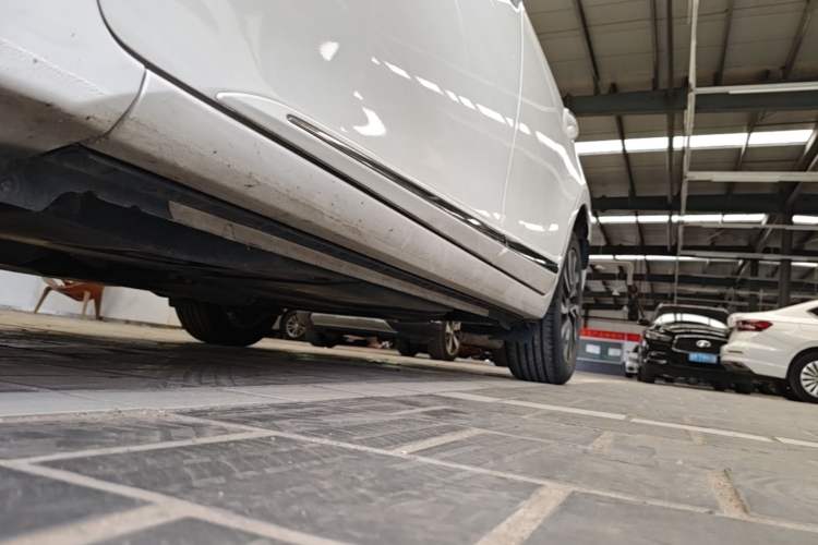 Used Toyota Corolla 2016 Dual-Engine 1.8L E-CVT Elite Edition Left Side Sill