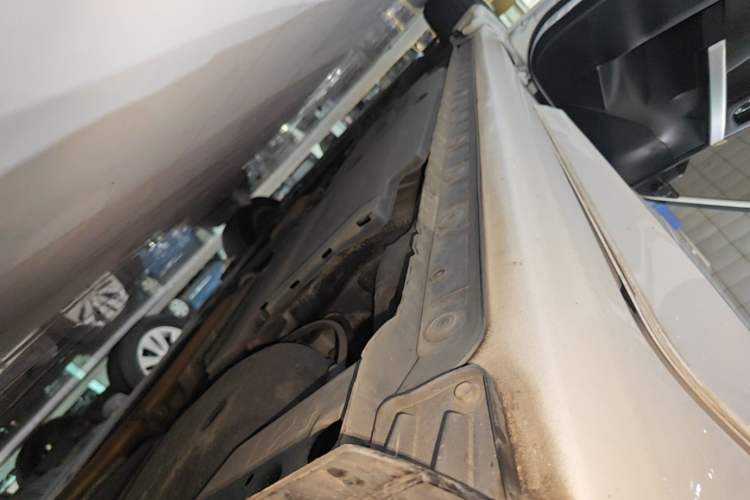 Used Toyota Corolla 2016 Dual-Engine 1.8L E-CVT Elite Edition Left Side Sill