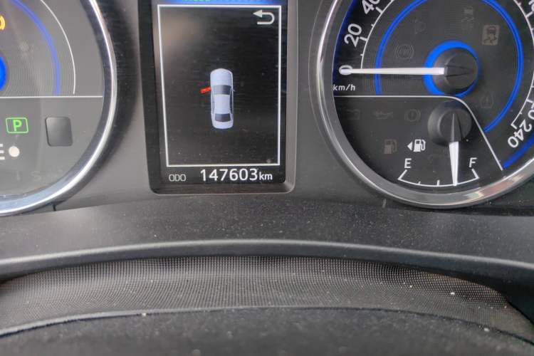 Used Toyota Corolla 2016 Dual-Engine 1.8L E-CVT Leading Edition Odometer Close Up