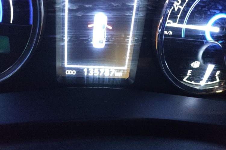 Used Toyota Corolla 2016 Dual-Engine 1.8L E-CVT Leading Edition Odometer Close Up