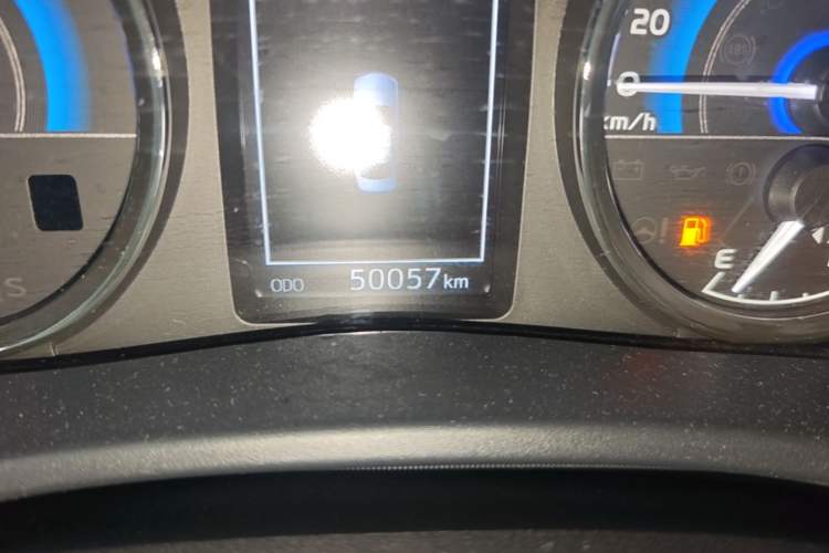 Used Toyota Corolla 2016 Dual-Engine 1.8L E-CVT Elite Edition Odometer Close Up