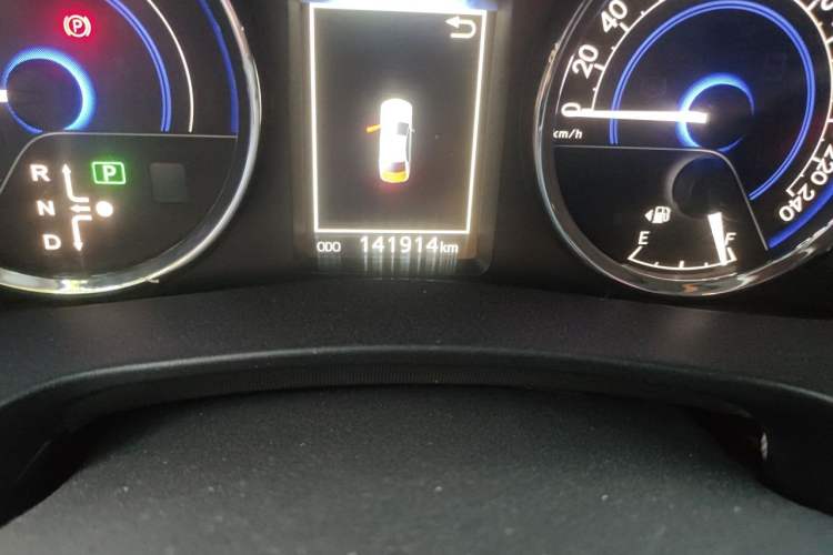 Used Toyota Corolla 2016 Dual-Engine 1.8L E-CVT Pioneer Edition Odometer Close Up